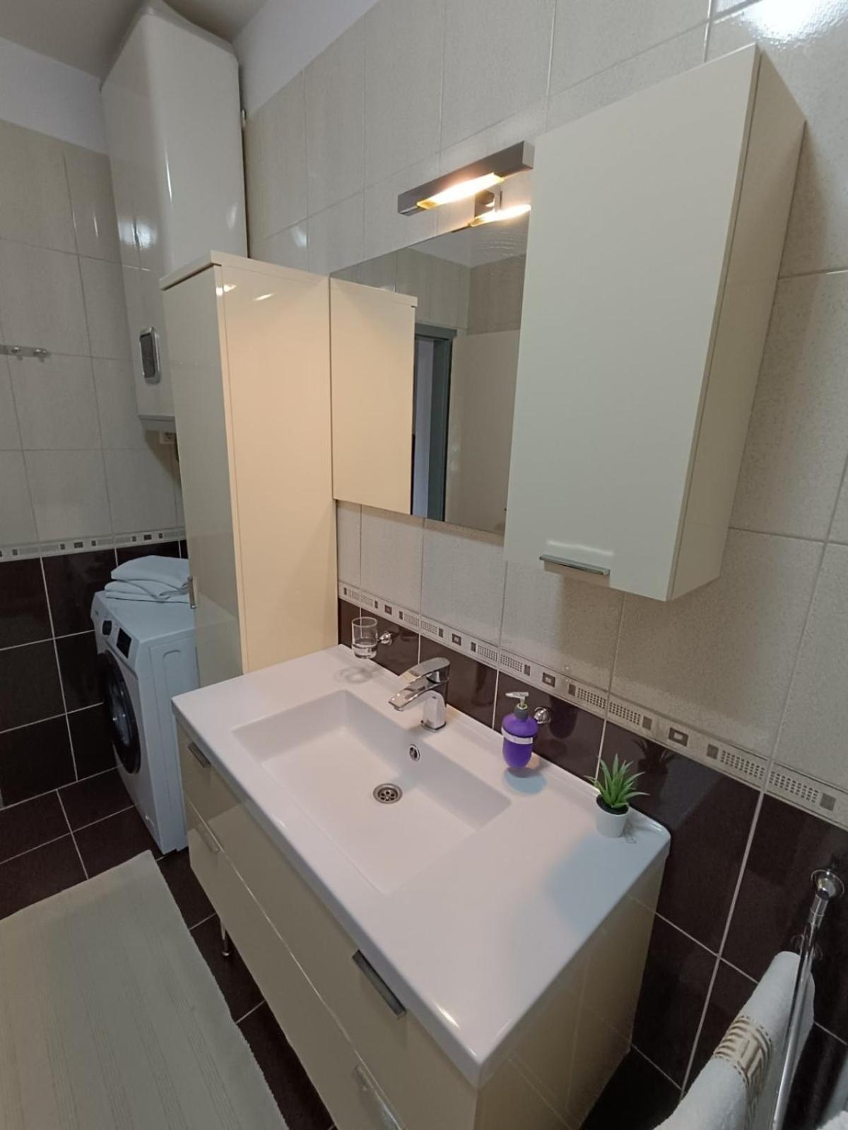 Apartments Frano I Franka By The Sea オレビック 部屋 写真
